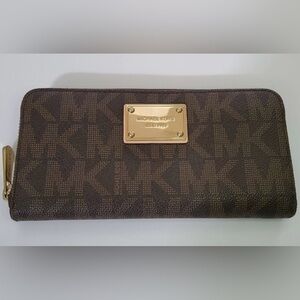 Michael Kors Jet Set Continental large wallet.